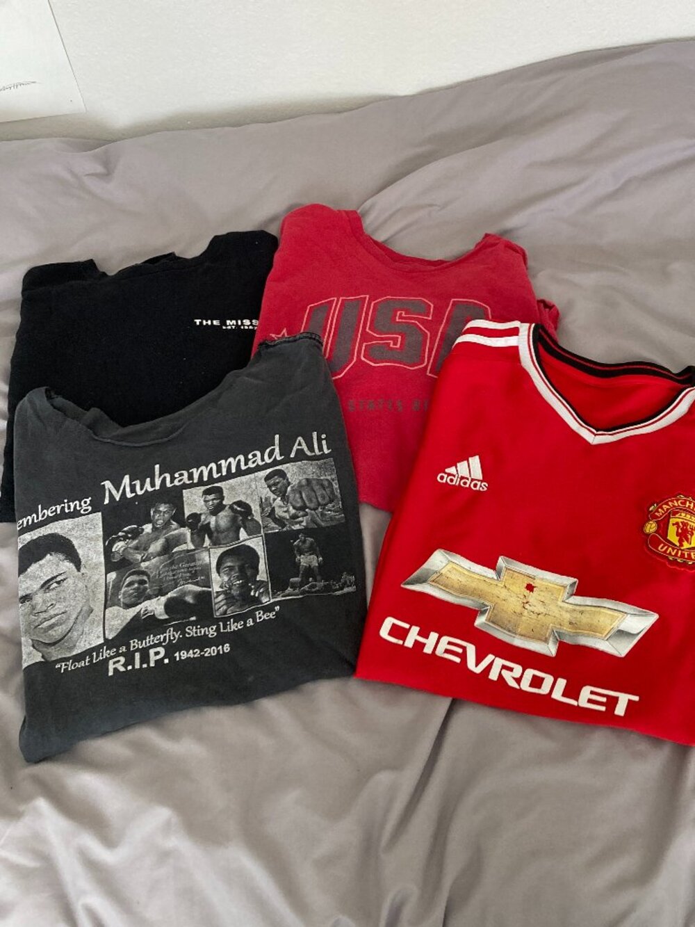 Bundle of 4 Vintage Graphic Tshirt